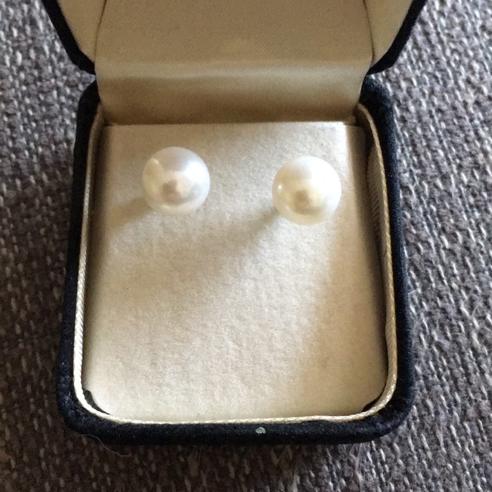 Pearl earrings